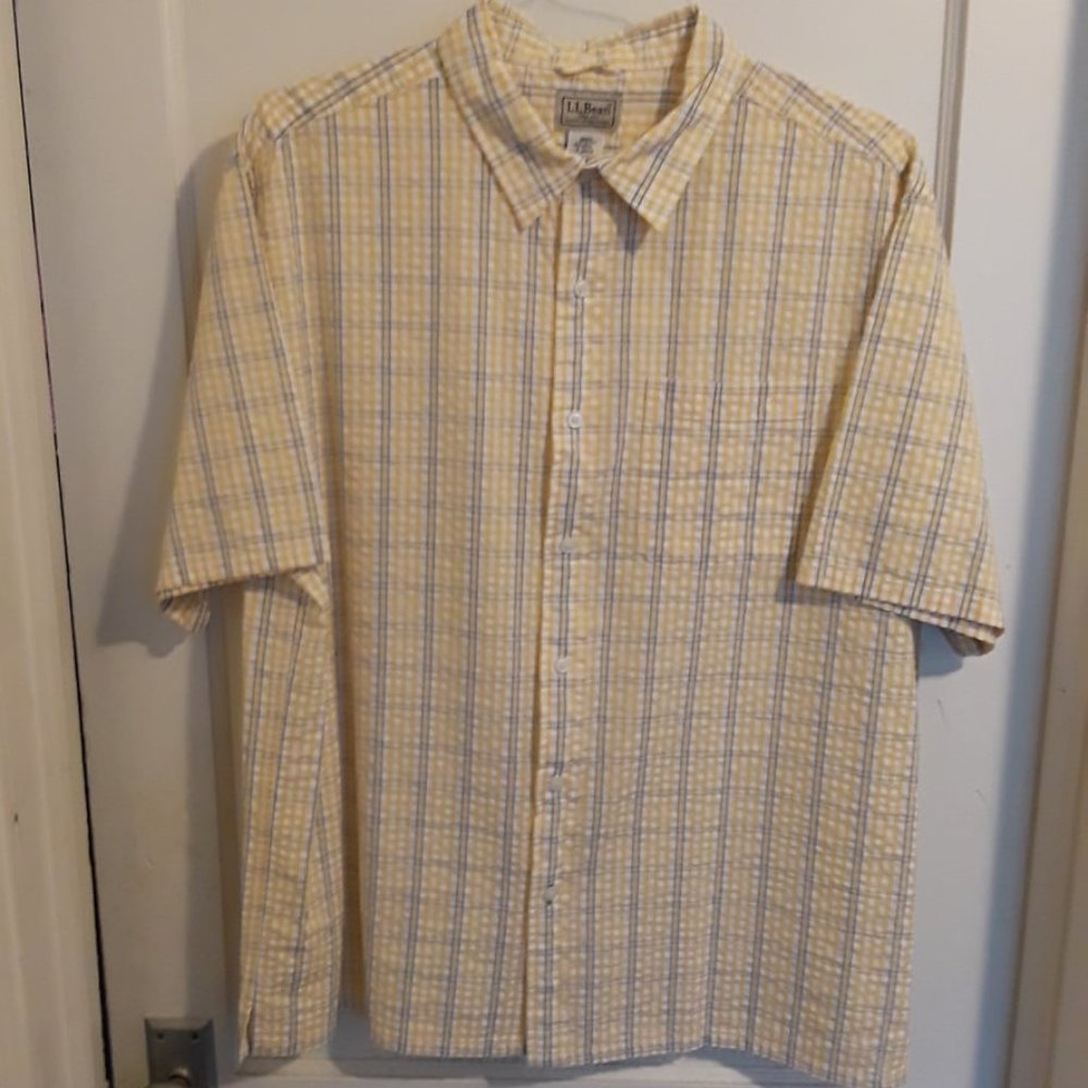 L. L. BEAN SHORT SLEEVE MEN'S SHIRT - SHIRT IS LARGE - YELLOW & BLUE STRIPES